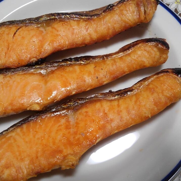 フライパンで 生鮭の塩焼き レシピ 作り方 By あやめぇ 楽天レシピ